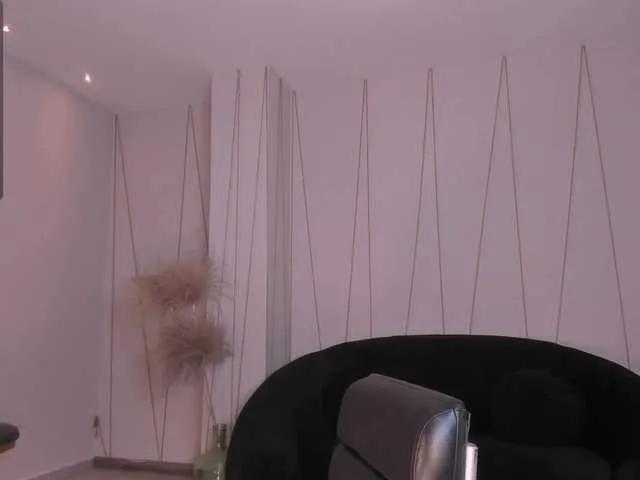 BonnyRose — Men who know how to value, men who demonstrate with actions and not just words, big and small cocks. Who play with my tits and know how to spank me.