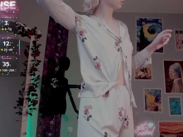 cyberannita — Wide shoulders, Classic suit