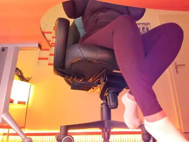 Elieen2 on BongaCams 