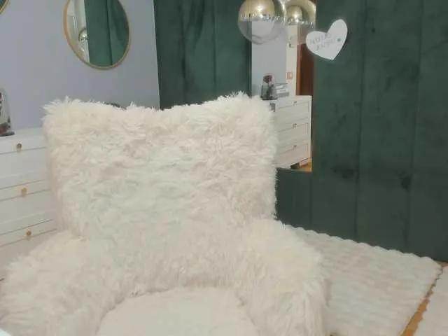 ElisaBaxter — A real man who knows how to treat a real woman .. but why dont u come and find out :P