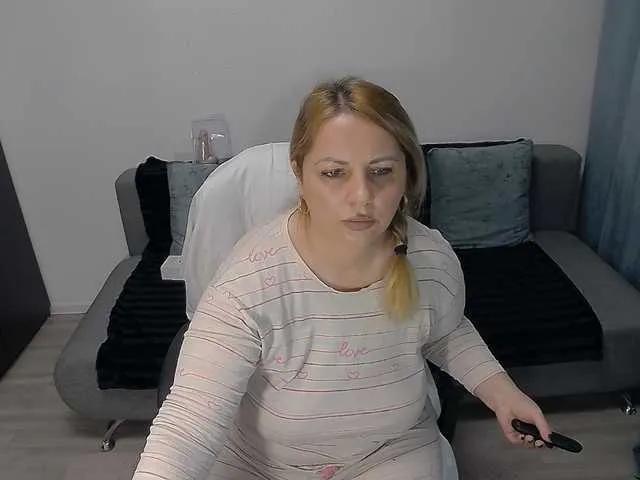 EllaSwan on BongaCams 