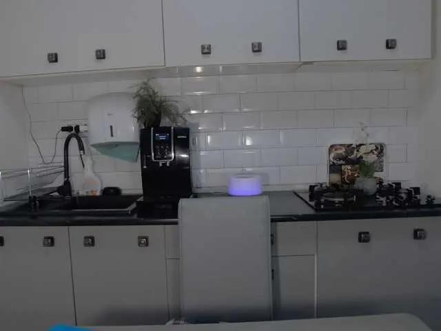 EllaSwan on BongaCams 