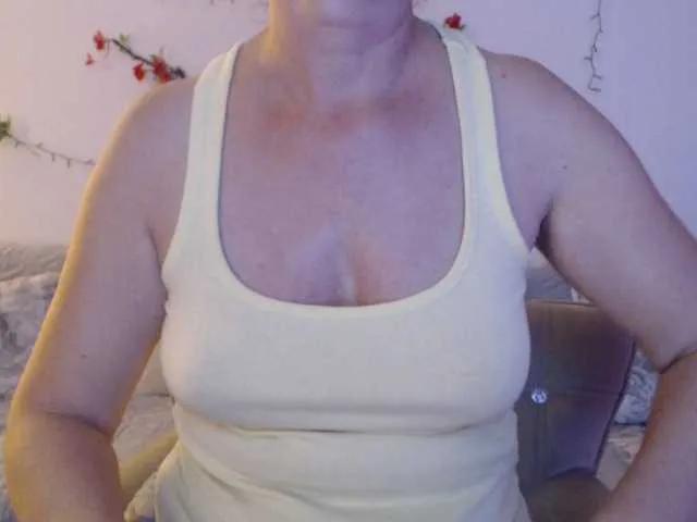 goodSnowQueen on BongaCams 
