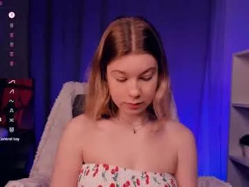 kaylisse — Goal : Flash boobs   <3 Help me reach 300 likes [44 tokens remaining] #cute #18 #bigboobs #teen #bigass