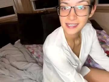 princ3ssarii — #amateur #gymgirl #latina #bigbooty Come watch me be a nerd for you #daddy