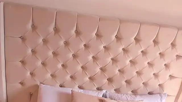 bella_bloomg on StripChat 