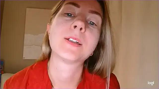 BluueSilk on StripChat 