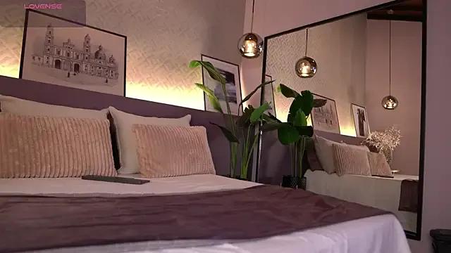 ElleDiane on StripChat 