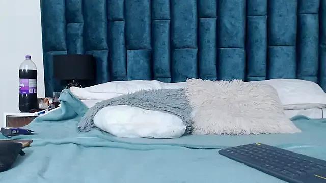 Emma_Foxi on StripChat 