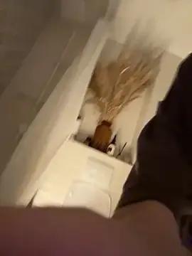 enjoy_my_beauty — lick fingers