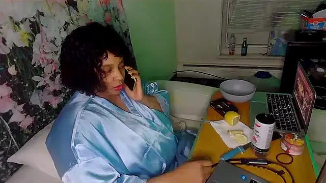 Fetishdomprincess — Oil on my titties