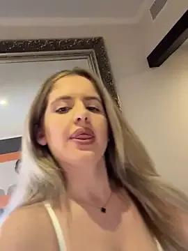 Holly-Glamour on StripChat 