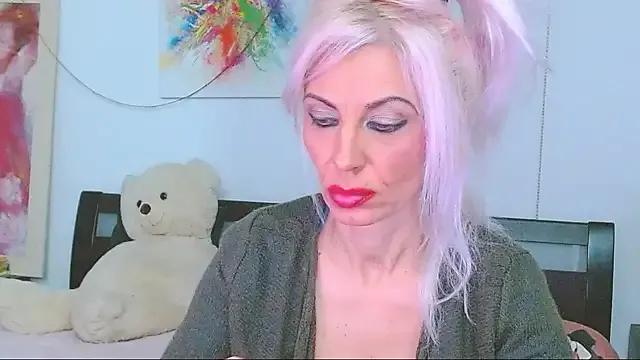 HoneyLara — Freechat on StripChat