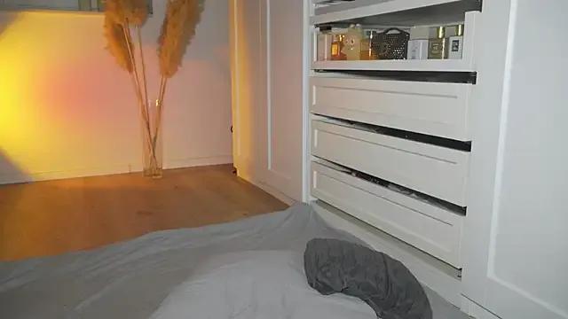 HotBella- on StripChat