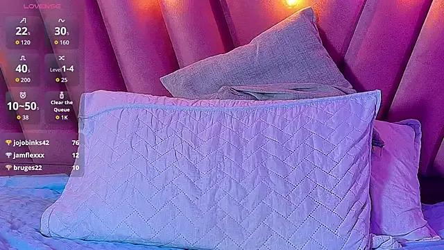 littleebonymommy on StripChat 