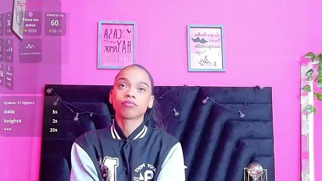 littleebonymommy on StripChat 