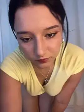 littlemelodi18 on StripChat 