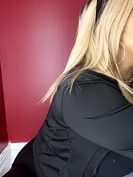 LittleMissEeve on StripChat 