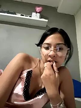 lynn9000 on StripChat 