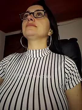 preetypeach on StripChat 