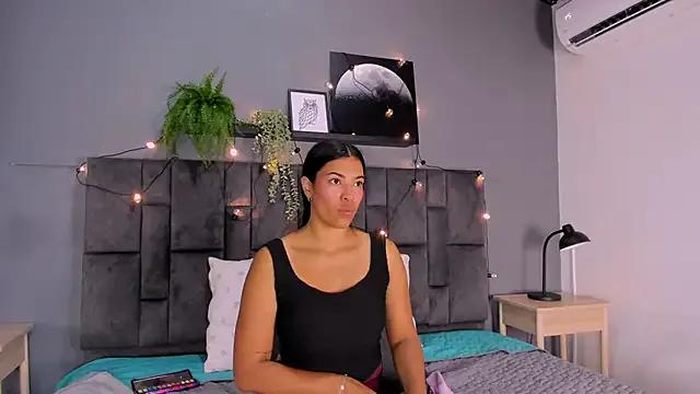 RiriiBrunette__ on StripChat 