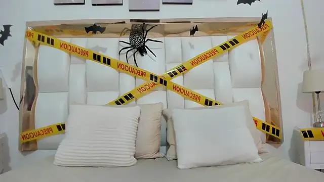 SamanttaMilf on StripChat 