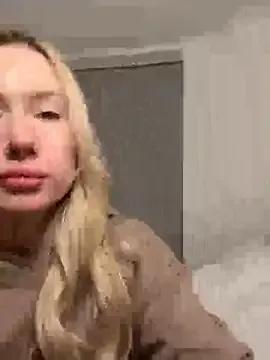 SexySaraxxoo — Suck a toy ;))