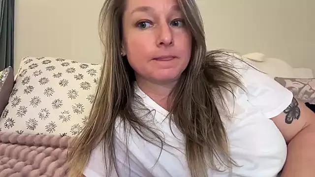 Vivian_MayXxX on StripChat 