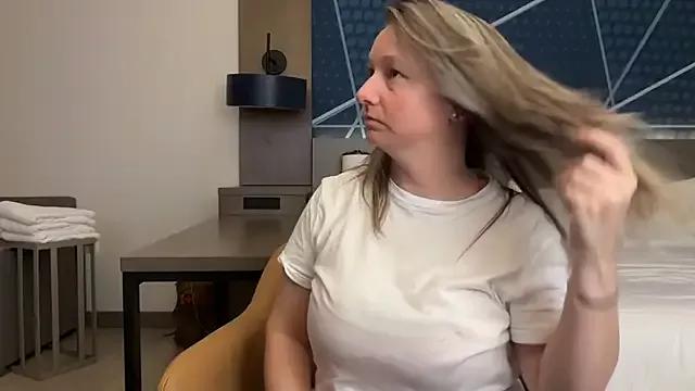 Vivian_MayXxX on StripChat 